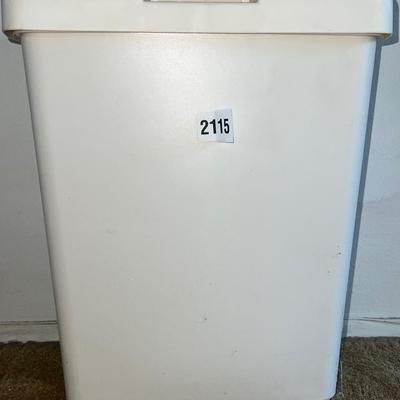 White trash can