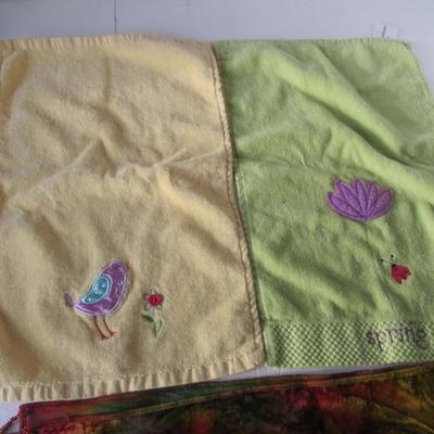 Lot 117:  Hand Towels and Old Dresser Scarf