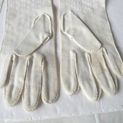 Lot 118:  Vintage Ladies Lot, Fans, Shoe Horn, Gloves