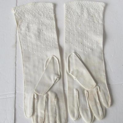 Lot 118:  Vintage Ladies Lot, Fans, Shoe Horn, Gloves