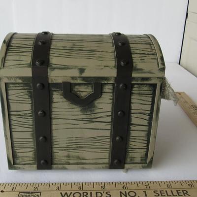 Lot 124:  Plastic Halloween Treasure Chest With Animated Pirate