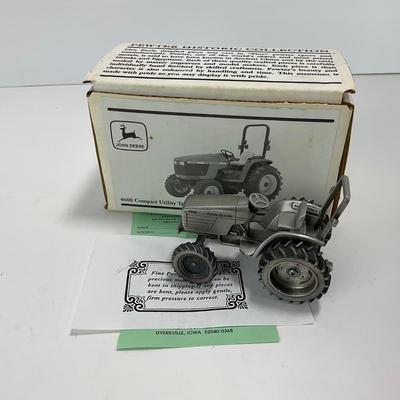 -235- COLLECTIBLE | John Deere 4600 Compact Utility Tracroe | Pewter