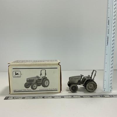 -235- COLLECTIBLE | John Deere 4600 Compact Utility Tracroe | Pewter