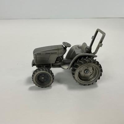 -235- COLLECTIBLE | John Deere 4600 Compact Utility Tracroe | Pewter