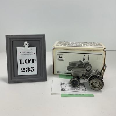 -235- COLLECTIBLE | John Deere 4600 Compact Utility Tracroe | Pewter