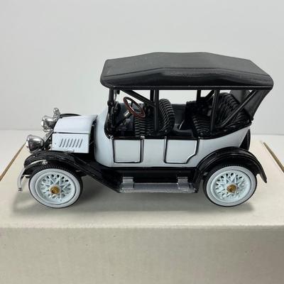 -236- COLLECTIBLE | National Car Museum Classic Car Set With Boxes
