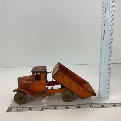 -238- TOY | 1930â€™s Metal Orange Dump Truck
