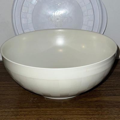 Pampered chef bowl
