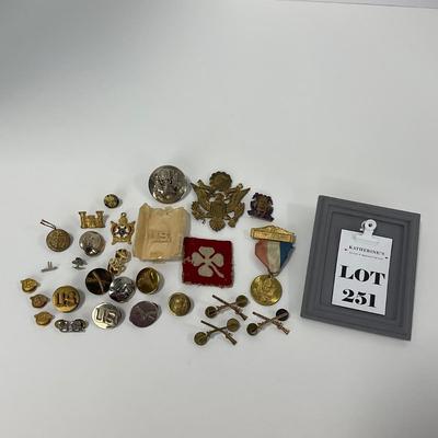 -251- MILITARY | Vintage Military Army Pins & Buttons