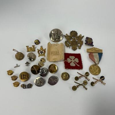 -251- MILITARY | Vintage Military Army Pins & Buttons