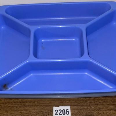 Rubbermaid Servin Saver Divided Vegetable and Dip Tray