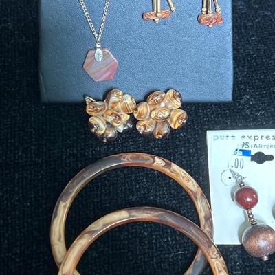 Brown/wood jewelry