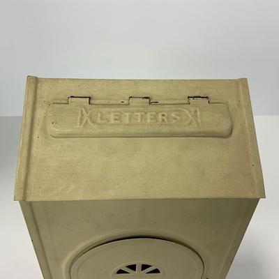 -274- VINTAGE | Painted Metal Mailbox