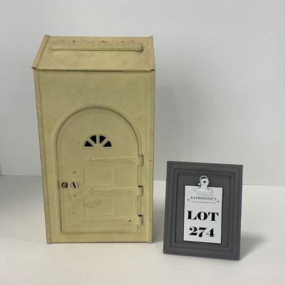 -274- VINTAGE | Painted Metal Mailbox