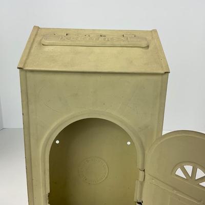 -274- VINTAGE | Painted Metal Mailbox