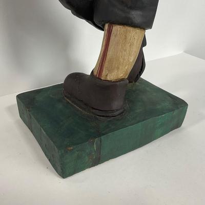 -284- COLLECTIBLE | Wooden Golfer & Gold Club