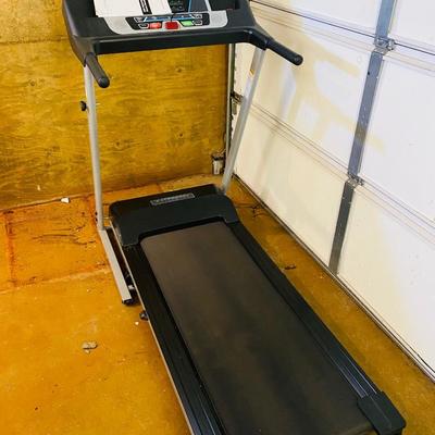 Lot 28: Treadmill