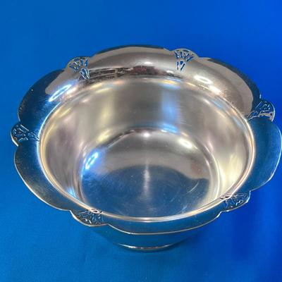 FANCY SILVERPLATE FOOTED BOWL WITH CUT OUT EMBELLISHMENTS ROGERS