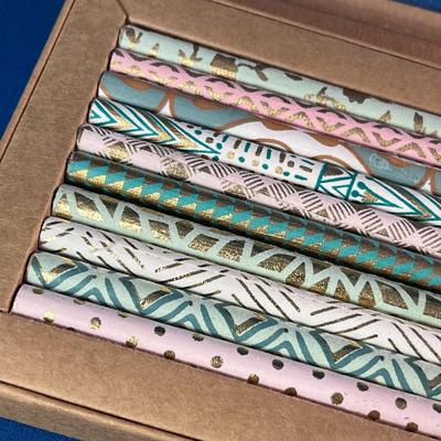 NEW IN BOX SET OF 10 PASTEL PRINT PENCILS 