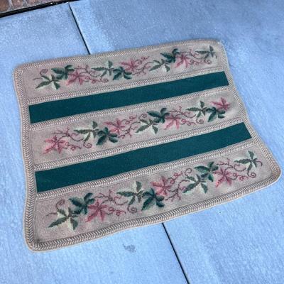 HOMEY VINTAGE FLORAL WOOL RUG 