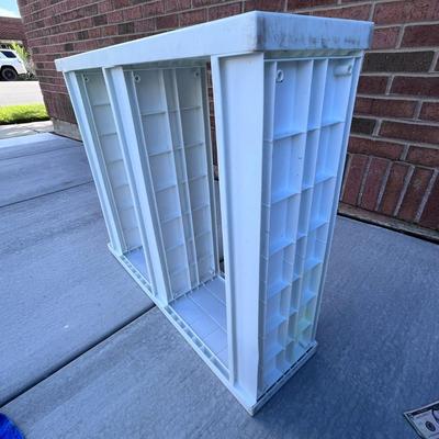 WHITE LIGHTWEIGHT PORTABLE SHELF UNIT