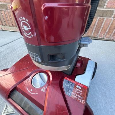 HOOVER CLYCLONIC UPRIGHT VACUUM CLEANER HARD FLOORS AND CARPETS