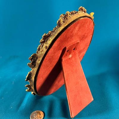 PRETTY FLORAL 3-D GOLD-TONE METAL OVAL MIRROR w/ SELF STAND