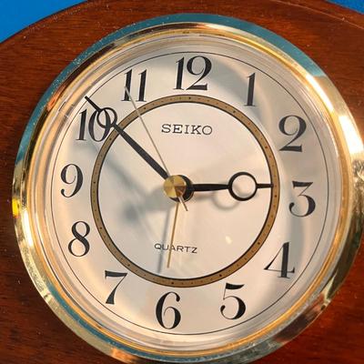 HANDSOME SEIKO WOOD BRASS SHELF CLOCK BATTERY OPERATED
