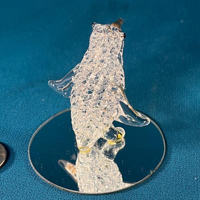 ADORABLE BLOWN GLASS PENGUIN w/METALLIC BEAK ON MIRROR BASE