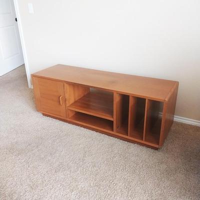 TEAK WOOD MEDIA STAND WITH STORAGE FOR VINYL RECORDS