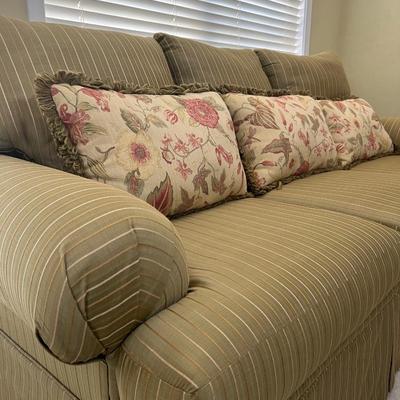 STYLE LINE Couch & Loveseat *Read Details