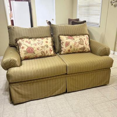 STYLE LINE Couch & Loveseat *Read Details