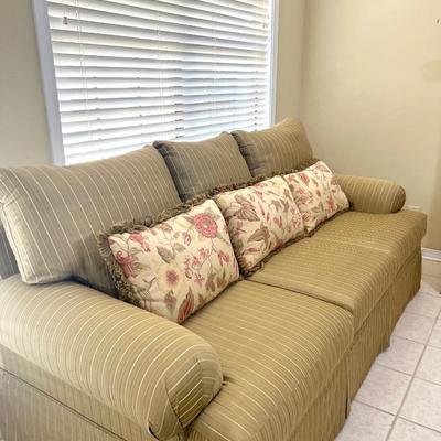 STYLE LINE Couch & Loveseat *Read Details