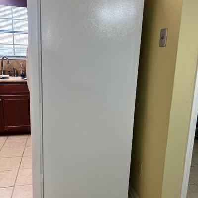 GE 25cuft Refrigerator/Freezer**READ DETAILS