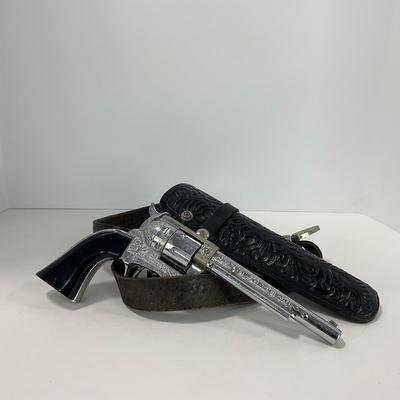-321- COLLECTIBLE | Large 1950â€™s Hurley Cap Gun & Holster Rare Size
