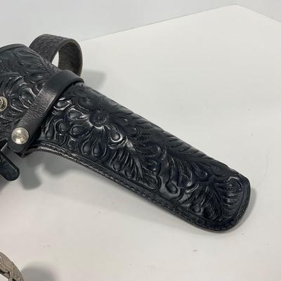 -321- COLLECTIBLE | Large 1950â€™s Hurley Cap Gun & Holster Rare Size
