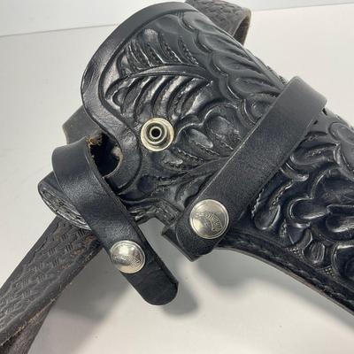 -321- COLLECTIBLE | Large 1950â€™s Hurley Cap Gun & Holster Rare Size