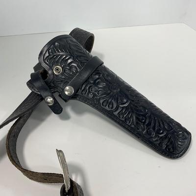 -321- COLLECTIBLE | Large 1950â€™s Hurley Cap Gun & Holster Rare Size