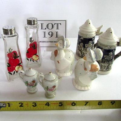 Lot of Older Salt and Pepper Sets