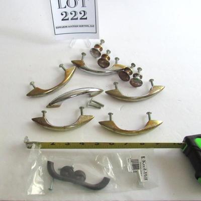 Set of 6 Matching Drawer Pulls, 2 Knobs, With Screws