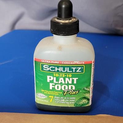 Schultz Plant Food, Weed Stop, and Compost Bags