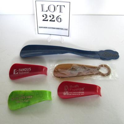Lot of Advertising Shoe Horns