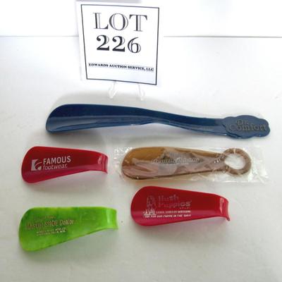 Lot of Advertising Shoe Horns