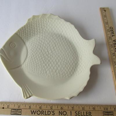Lot 248:  Vintage Advertising Chicken of the Sea Tuna Plate