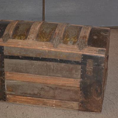 Antique Saratoga Style Trunk with Insert