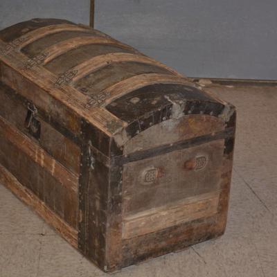 Antique Saratoga Style Trunk with Insert