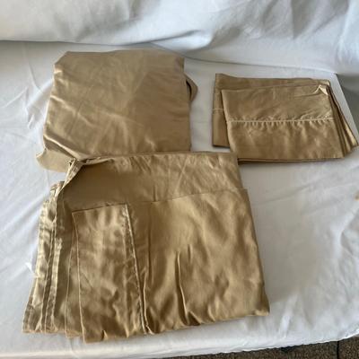 Queen Bed Linens & Blankets (B1-MG)