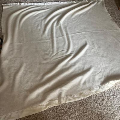 Queen Bed Linens & Blankets (B1-MG)