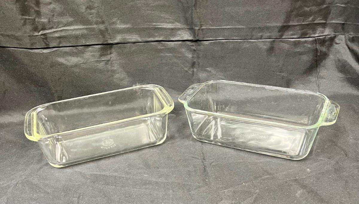 Pair of Clear Pyrex Loaf Bread Baking Pans