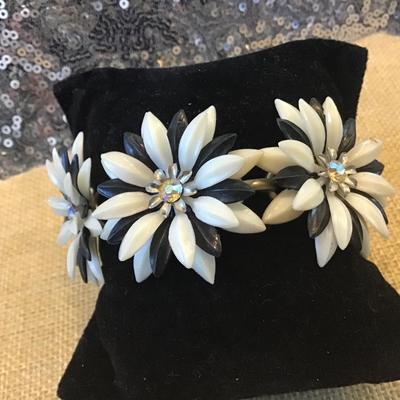 Vintage Signed Coro Soft Black/White Flower Plastic Rhinestone Bracelet
